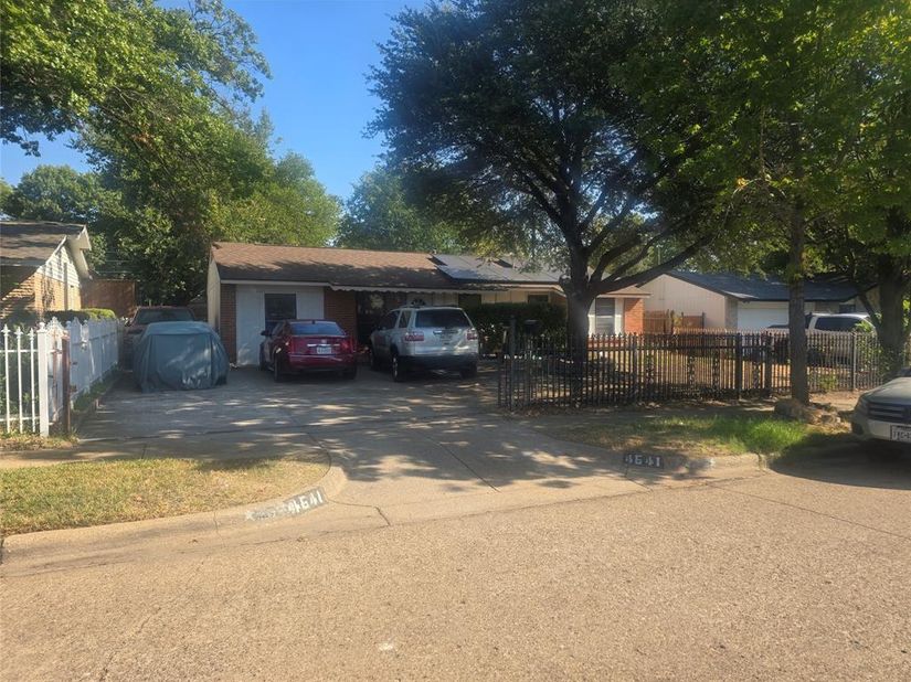 4641  Silver Lake Drive , Dallas Texas 75211