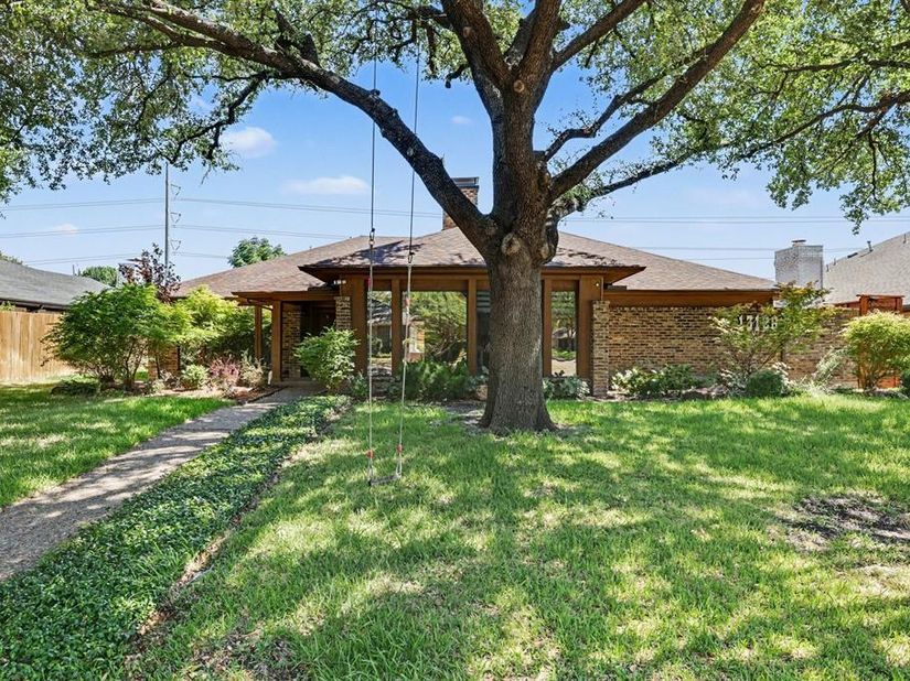 13126  Fall Manor Drive , Dallas Texas 75243
