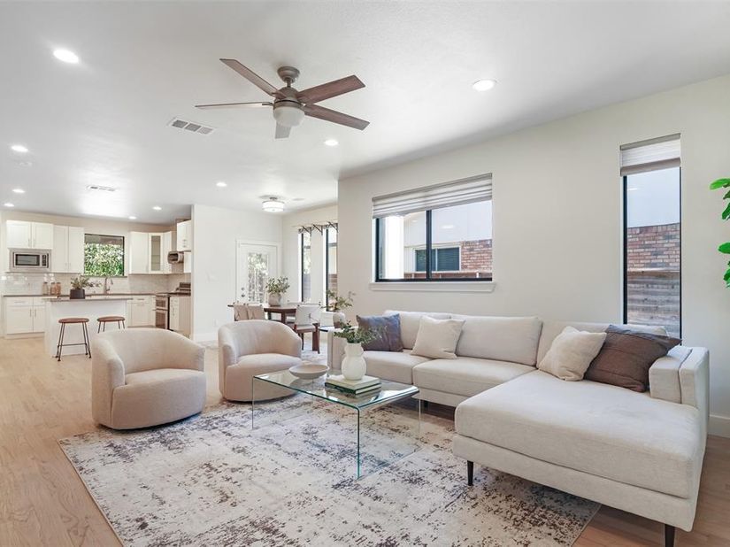10827  Wallbrook Drive , Dallas Texas 75238