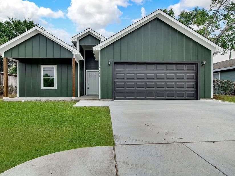 2711  Finley Street , Fort Worth Texas 76111