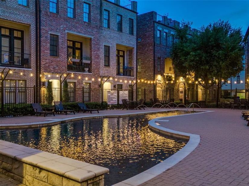 2110  Helsminster Drive , Dallas Texas 75201