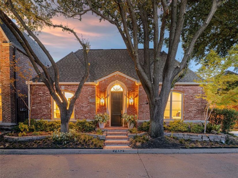 7842  Caruth Court , Dallas Texas 75225
