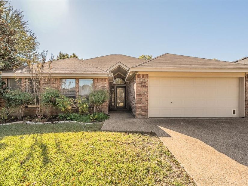 7924  Fox Chase Drive , Arlington Texas 76001