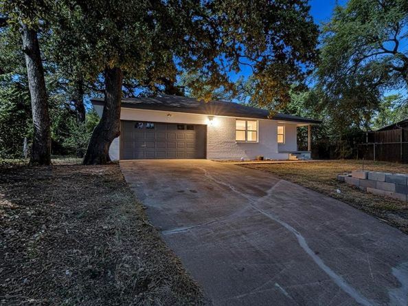 671  Cedarcliff Drive , Dallas Texas 75217