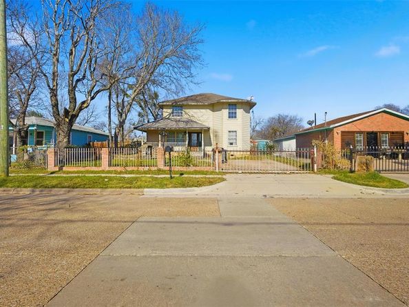 1907  Angelina Drive , Dallas Texas 75212