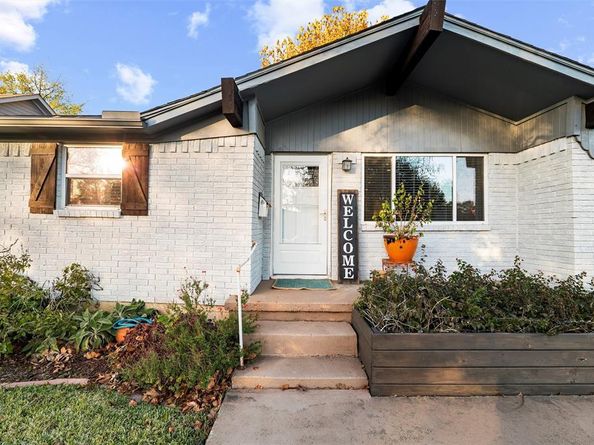 1310  Airline Drive , Grapevine Texas 76051