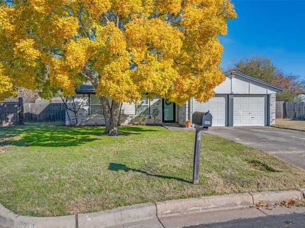 751  Tumbleweed Court , Fort Worth Texas 76108