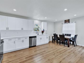 1104 E Mulkey Street 