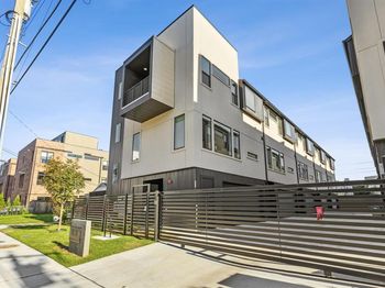 2916  Hawthorne Avenue 