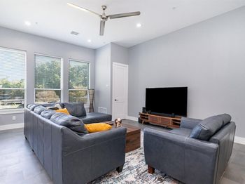 2239  Lovedale Avenue 