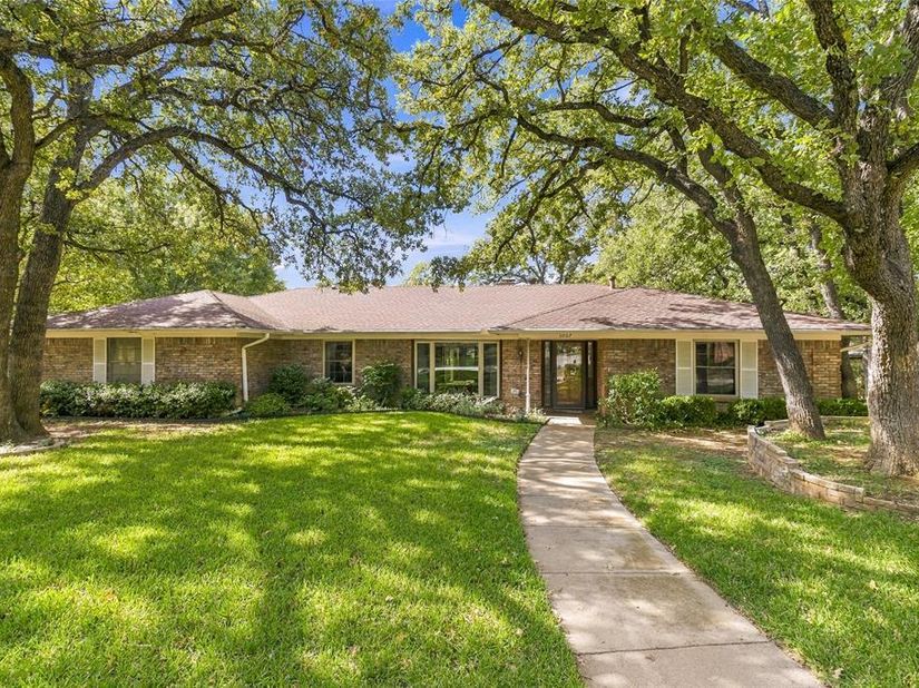 1007  Tanglewood Lane , Arlington Texas 76012