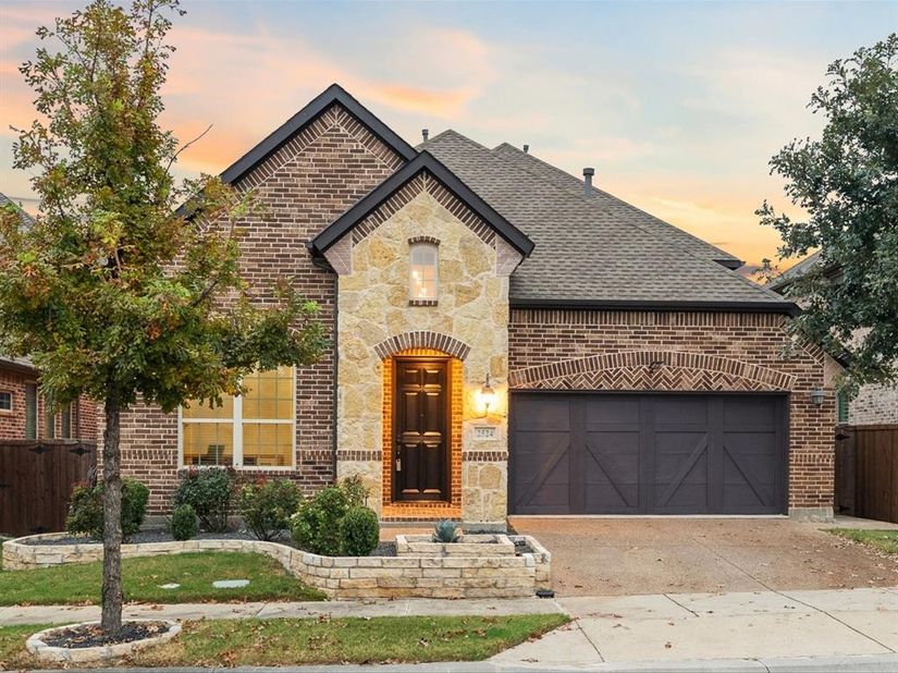 2524  Hunters Boulevard , Lewisville Texas 75056