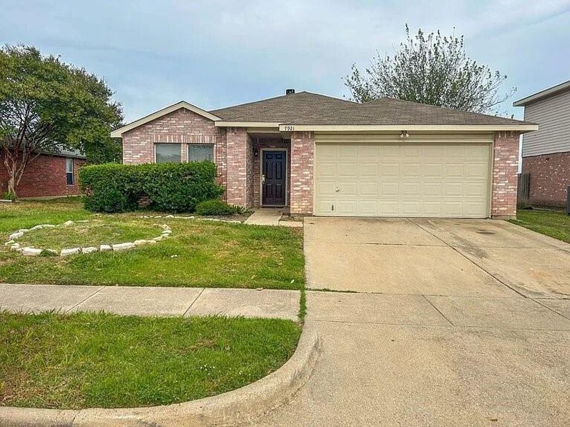 7921  Beef Creek Drive , Arlington Texas 76001