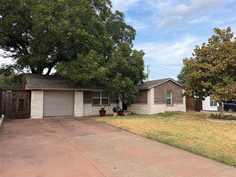 1819  Finley Road , Irving Texas 75062