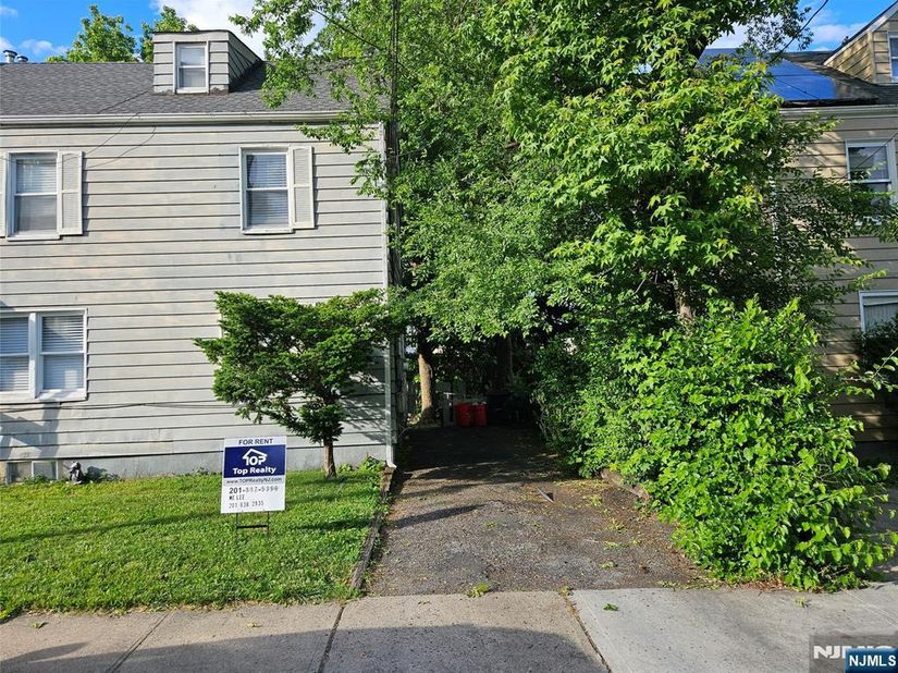281 Marion Avenue, Cliffside Park NJ 07010