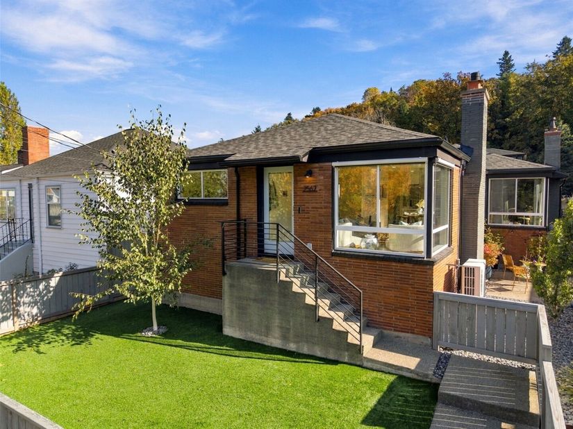 2562 56th Avenue SW, Seattle WA 98116
