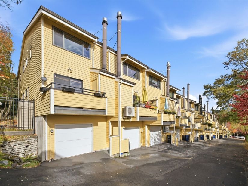2585 E Madison Street 2585, Seattle WA 98112