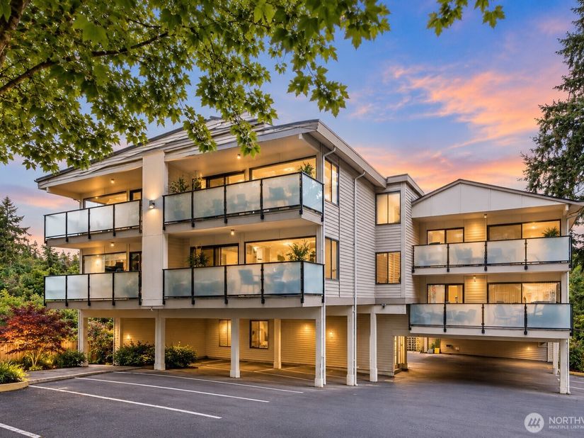 321 Bellevue Way SE 203, Bellevue WA 98004