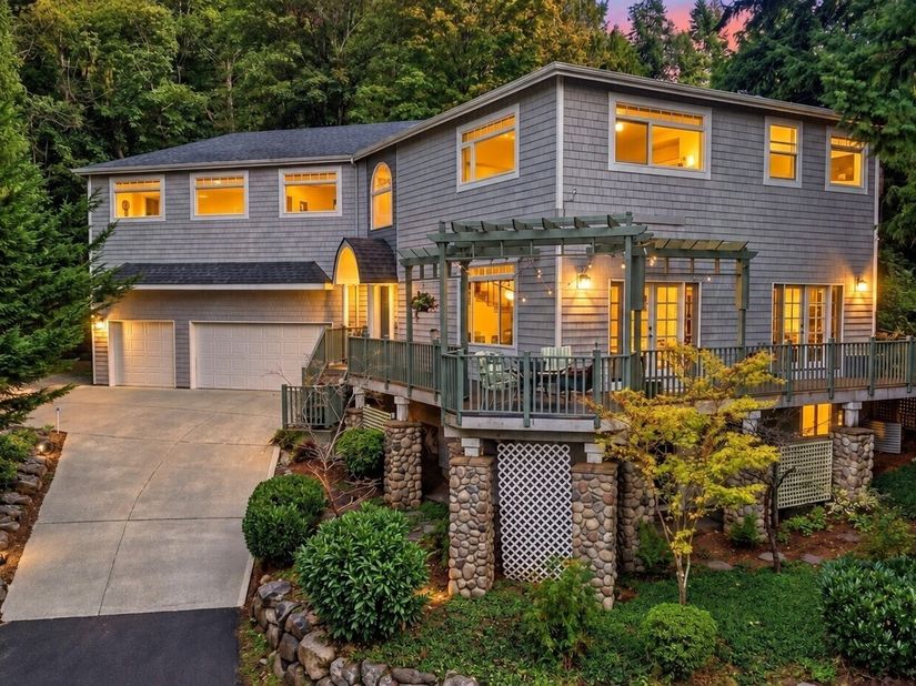 12117 Clearview Drive, Edmonds WA 98026