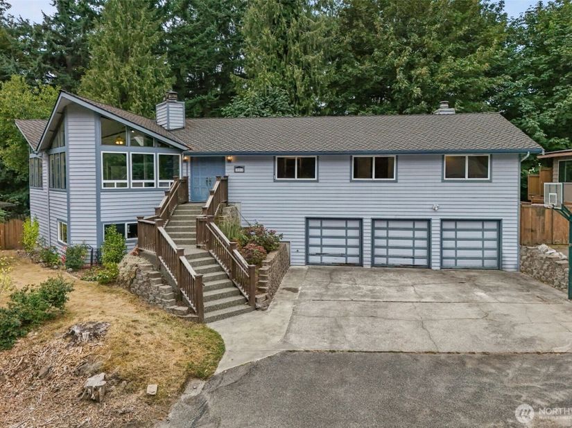 19217 46th Avenue NE, Lake Forest Park WA 98155