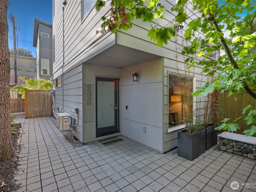 6533 34th Avenue SW B, Seattle WA 98126