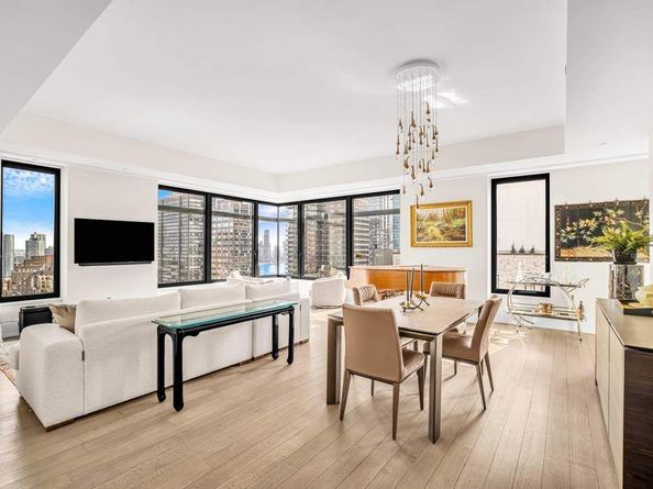 301 East 50th Street 22A, New York NY 10022