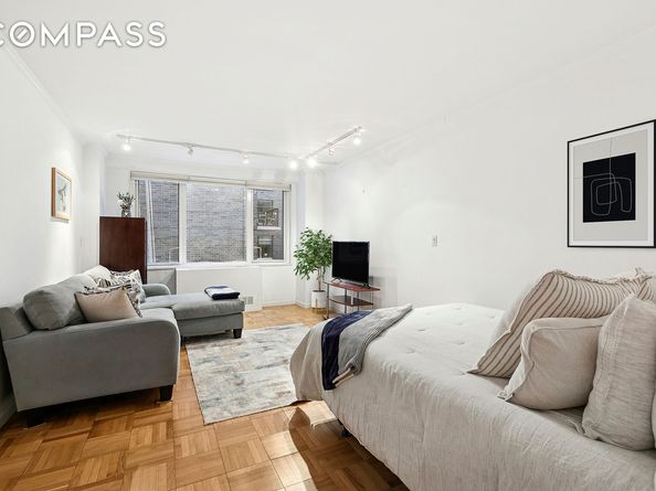 301 East 22nd Street 8B, New York NY 10010