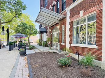 881 Lafayette Boulevard