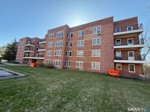 50 Lafayette Place 2H, Greenwich CT 06830