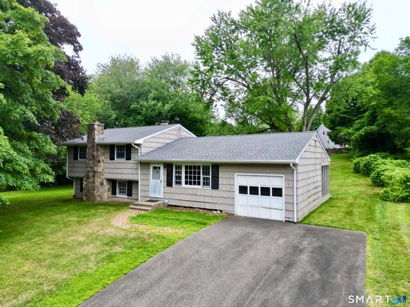16 Floral Lane, Trumbull CT 06611
