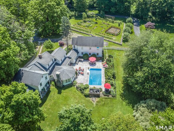 261 Wilton Road W, Ridgefield CT 06877