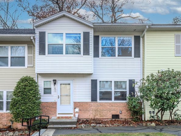 25 Padanaram Road APT 30, Danbury CT 06811