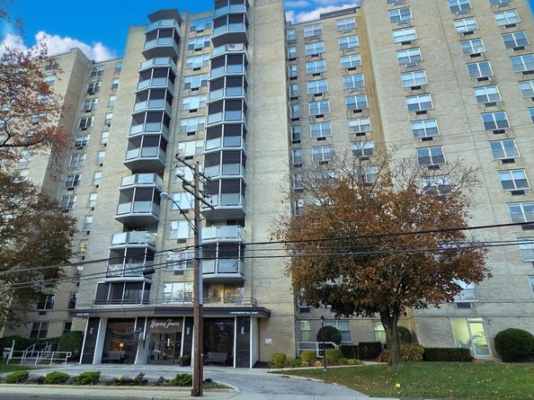 1 Strawberry Hill Court APT 2A, Stamford CT 06902