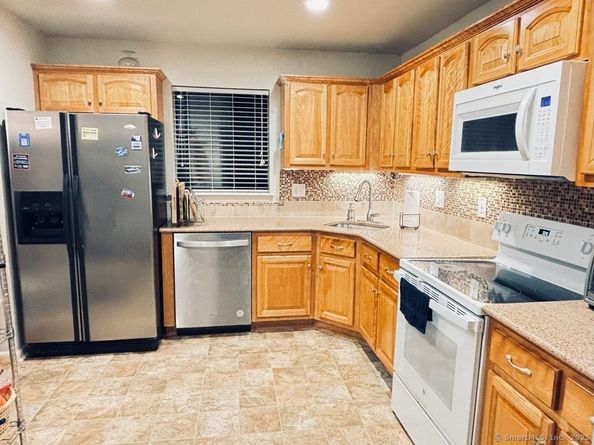 97 Richards Avenue APT E12, Norwalk CT 06854