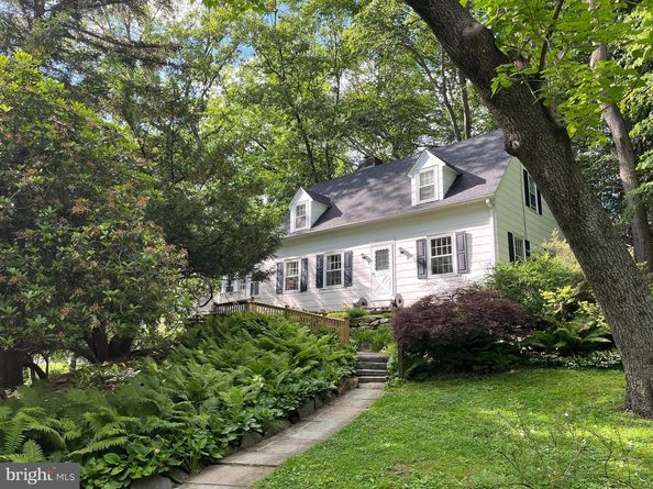 890 Paxon Hollow Road, Media PA 19063
