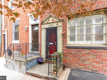 939 S 8TH Street