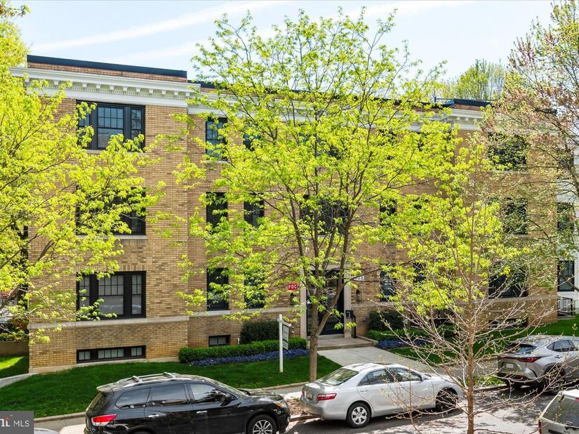 2869 28TH Street NW 202, Washington DC 20008