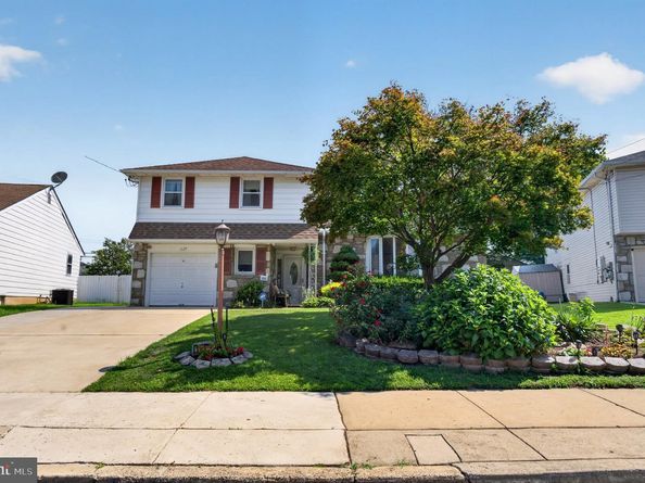 1127 Hower Lane, Philadelphia PA 19115