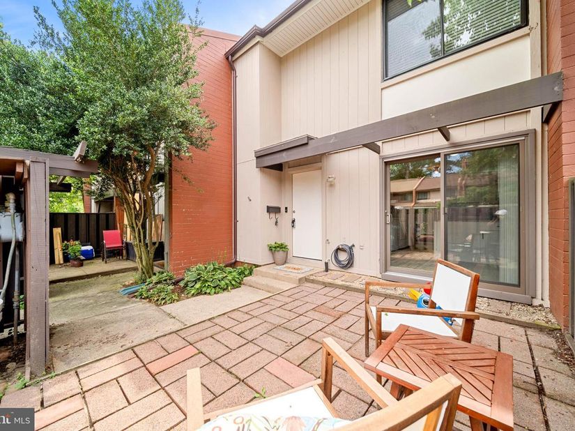 1386 Northgate Square, Reston VA 20190