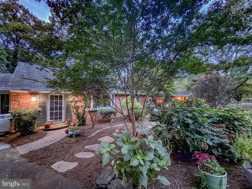 406 Hanson Lane, Alexandria VA 22302