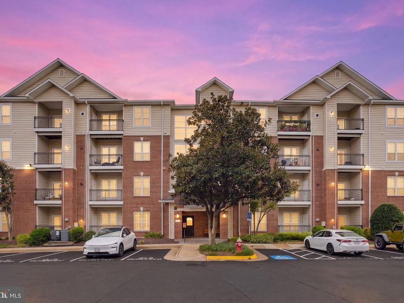 1570 Spring Gate Drive 7109, Mclean VA 22102