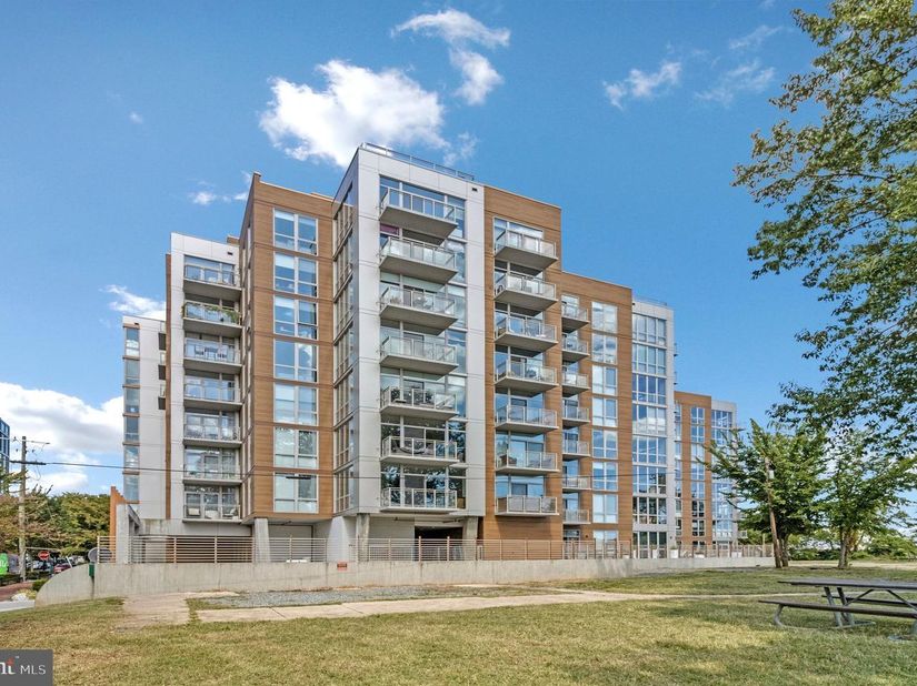 88 V Street SW 801, Washington DC 20024