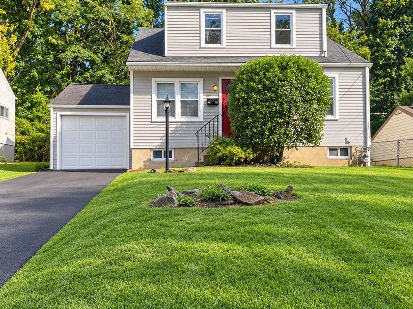 1008 E Southampton Avenue, Wyndmoor PA 19038