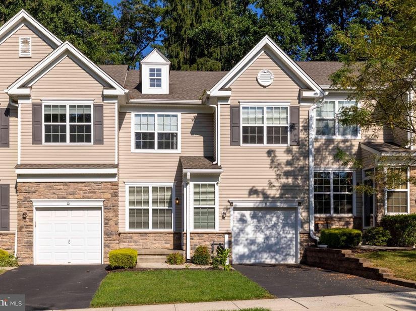 8 Jamies Court, Warminster PA 18974