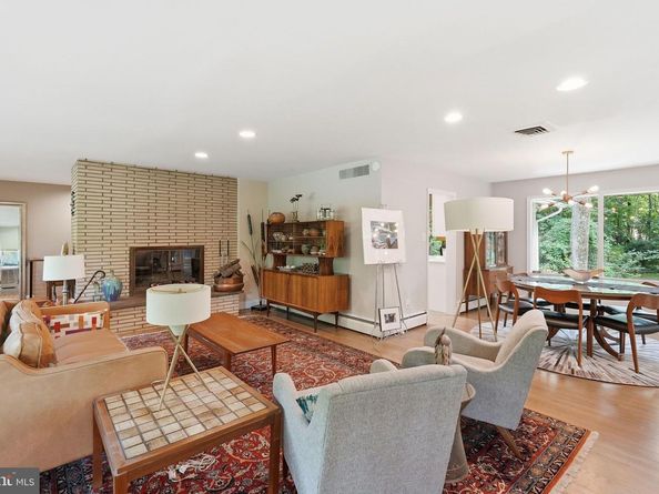 9228 Farnsworth Drive, Potomac MD 20854