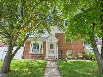 913 Lomond Lane