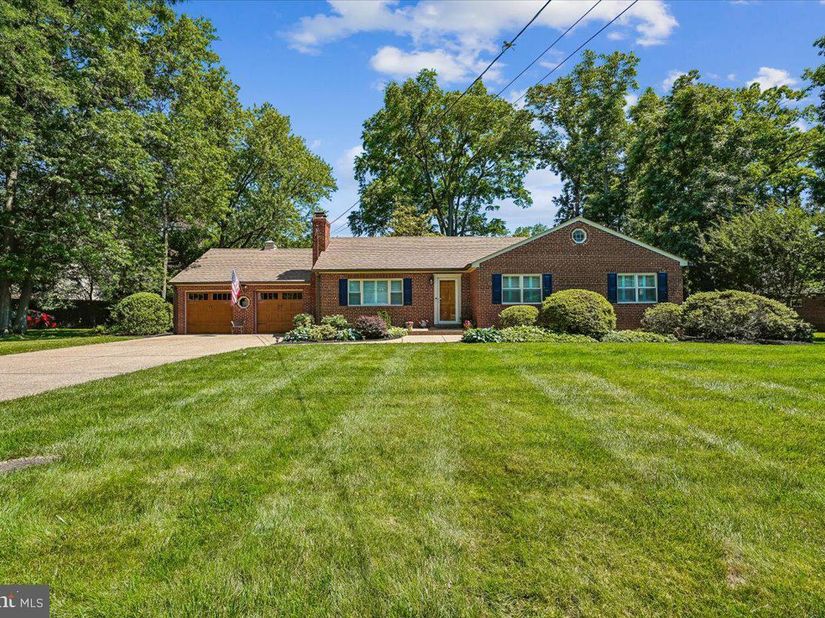 5515 Bradley Boulevard, Alexandria VA 22311