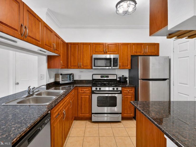 12937 Centre Park Circle 304, Herndon VA 20171