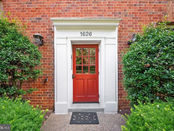 1626 W Abingdon Drive W 302, Alexandria VA 22314