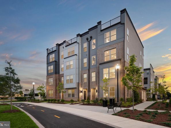 2167 Glacier Road, Herndon VA 20170